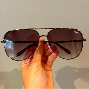 BRAND NEW QUAY high key aviator sunglasses